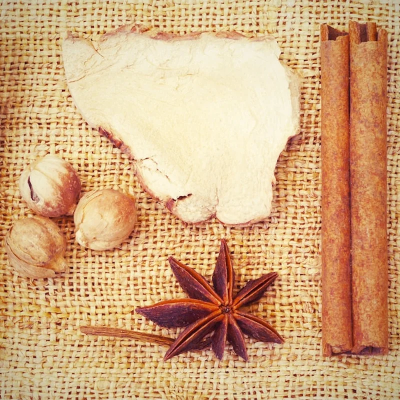 Cynamon na pleśń w doniczce – jak się jej pozbyć?