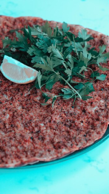 Ile rośnie bazylia? Porady dotyczące uprawy w doniczce