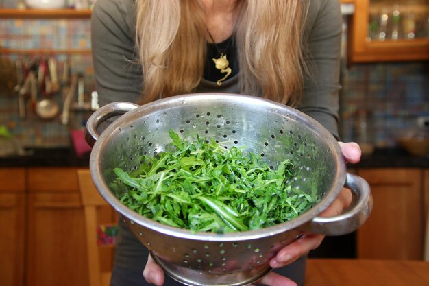 Jak suszyć bazylię w domu? Praktyczne porady i metody